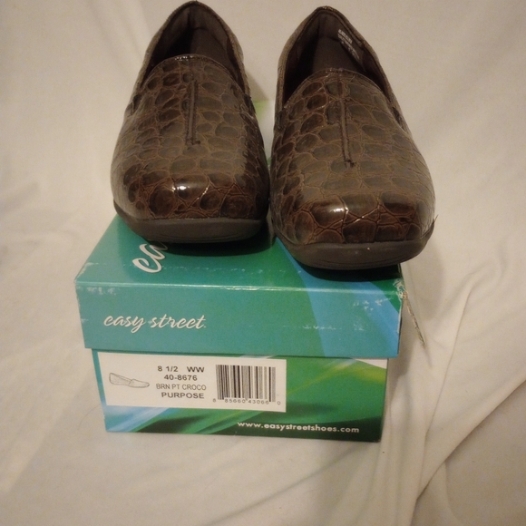 Easy Street Comfort Wave NWT Women's Size 8.5 WW Brown Crocodile Print Loafers - Picture 4 of 7